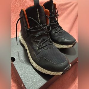 UA charged bandit trek hiking tennis shoes